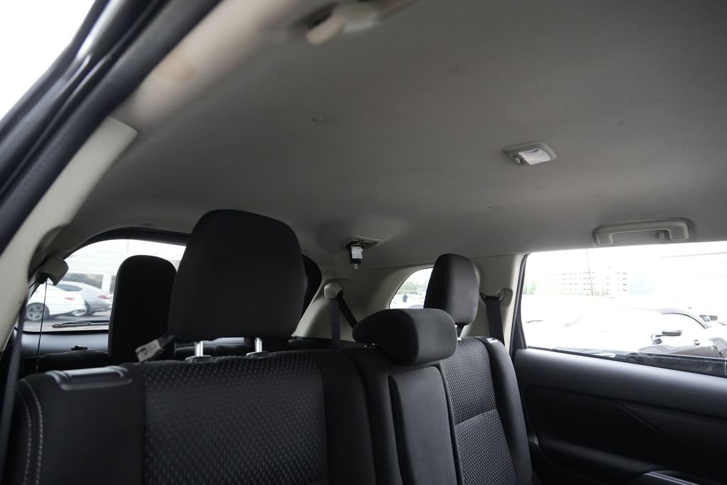 Used 2016 Mitsubishi Outlander SE AWD/4WD image 27