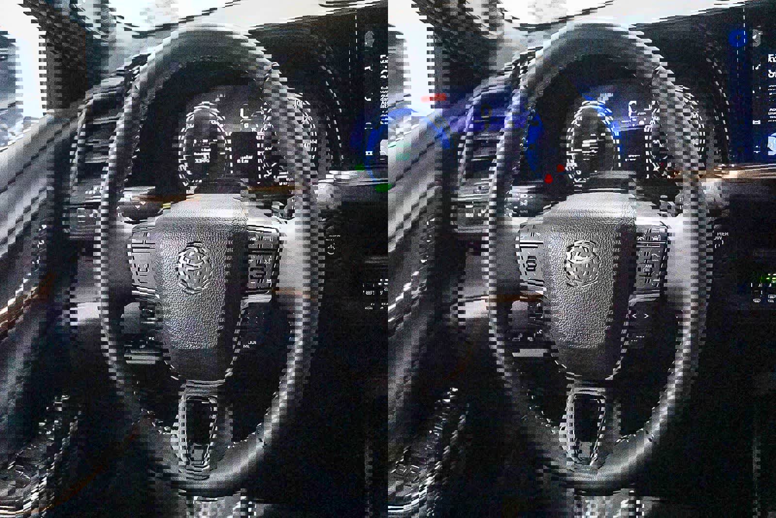 Certified 2025 Toyota Crown Signia w/ Advanced Technology Package image 18