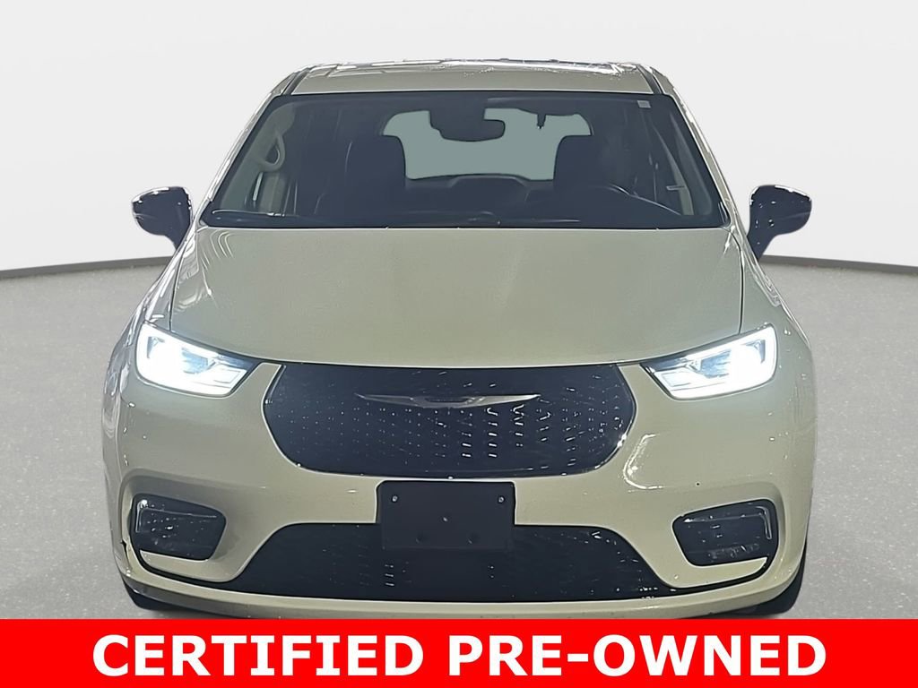 Used 2024 Chrysler Pacifica Touring-L image 2