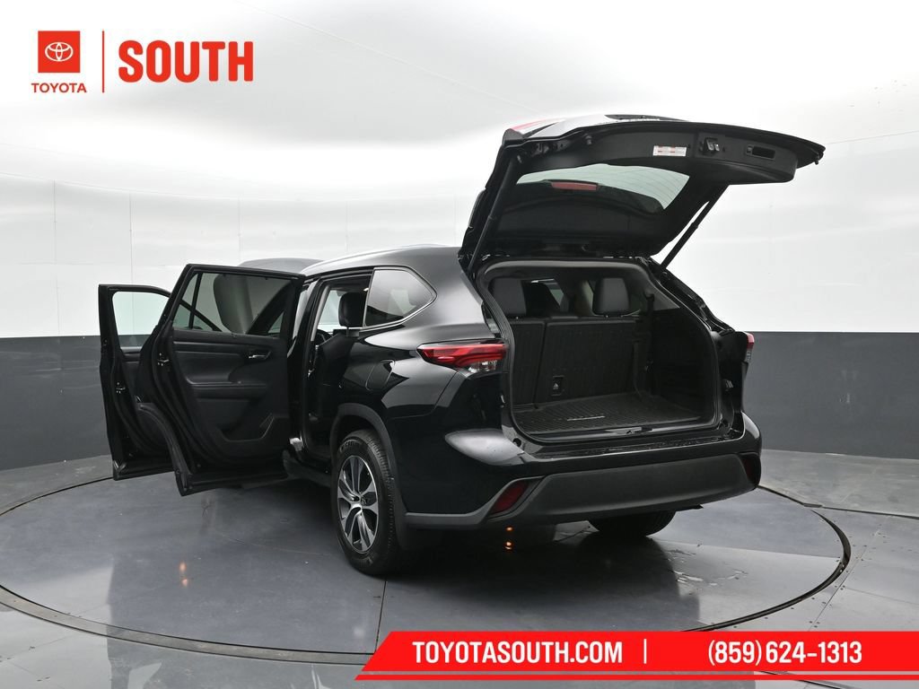 Used 2020 Toyota Highlander XLE AWD/4WD image 60
