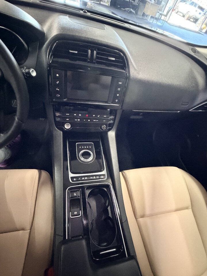 Used 2018 Jaguar F-PACE Premium AWD/4WD image 15