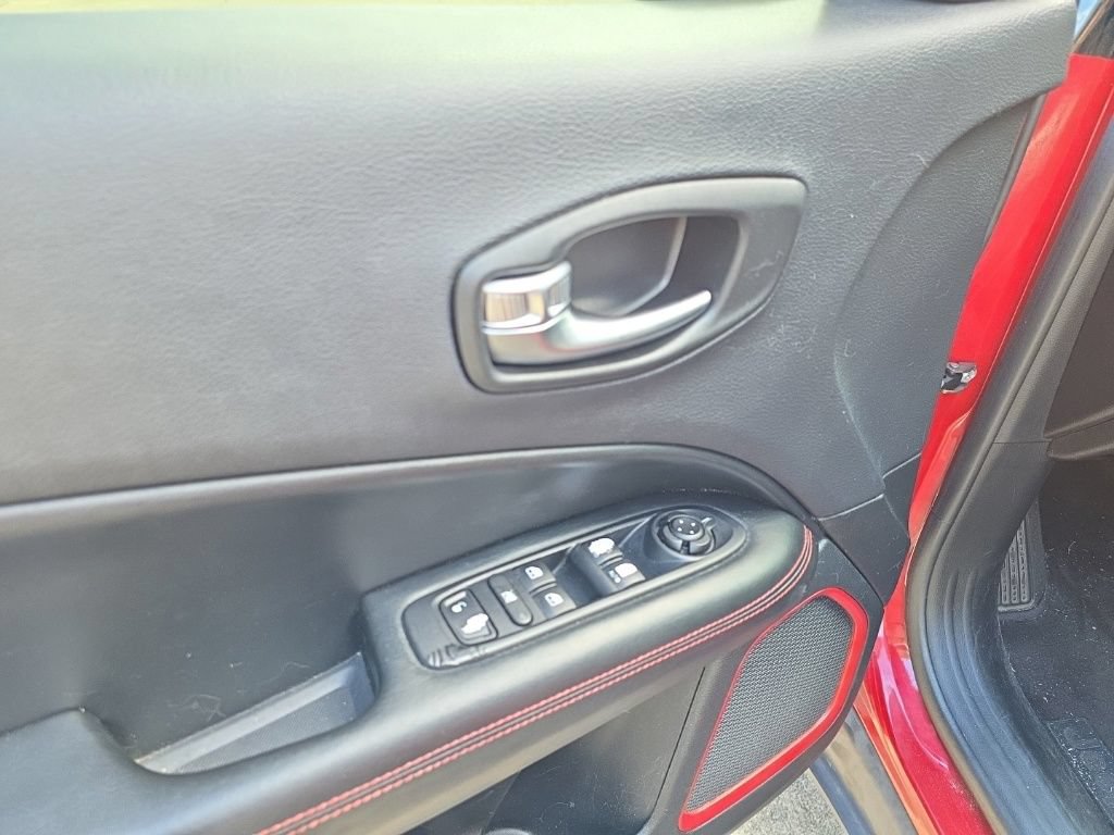 Used 2020 Jeep Compass Trailhawk AWD/4WD image 11