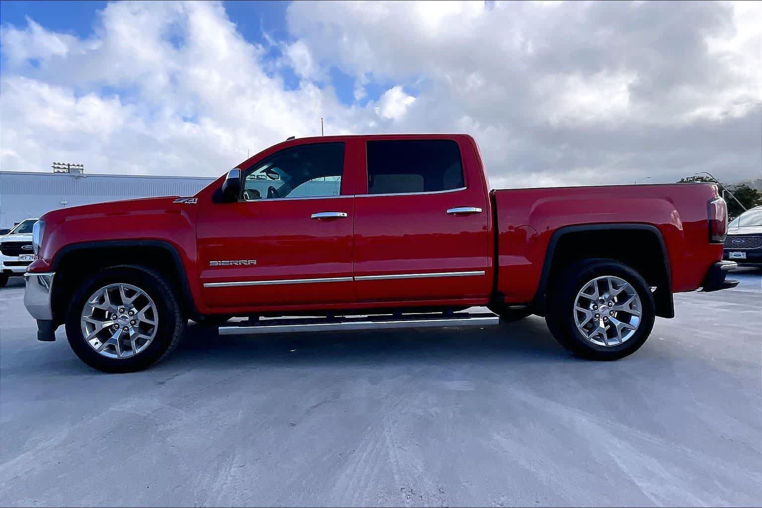 Used 2018 GMC Sierra 1500 SLT w/ SLT Premium Package AWD/4WD image 3