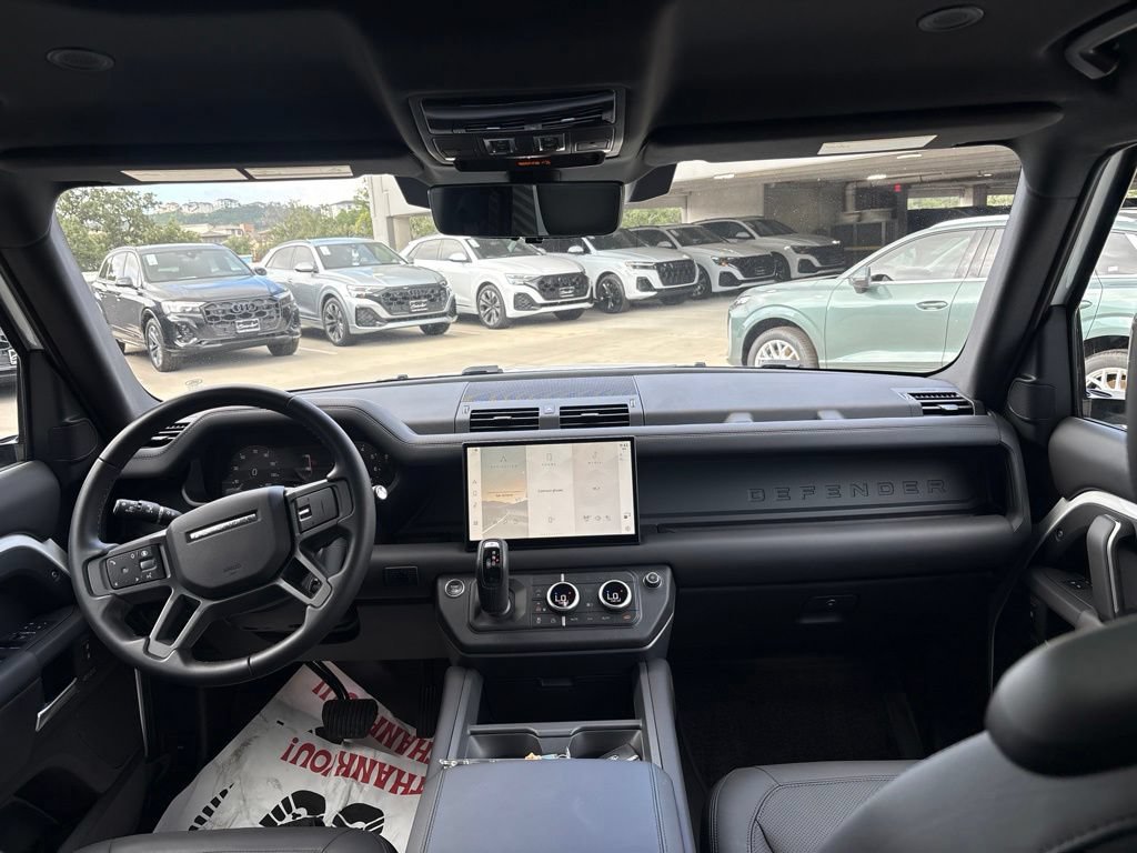 Used 2025 Land Rover Defender 130 X-Dynamic SE AWD/4WD image 19