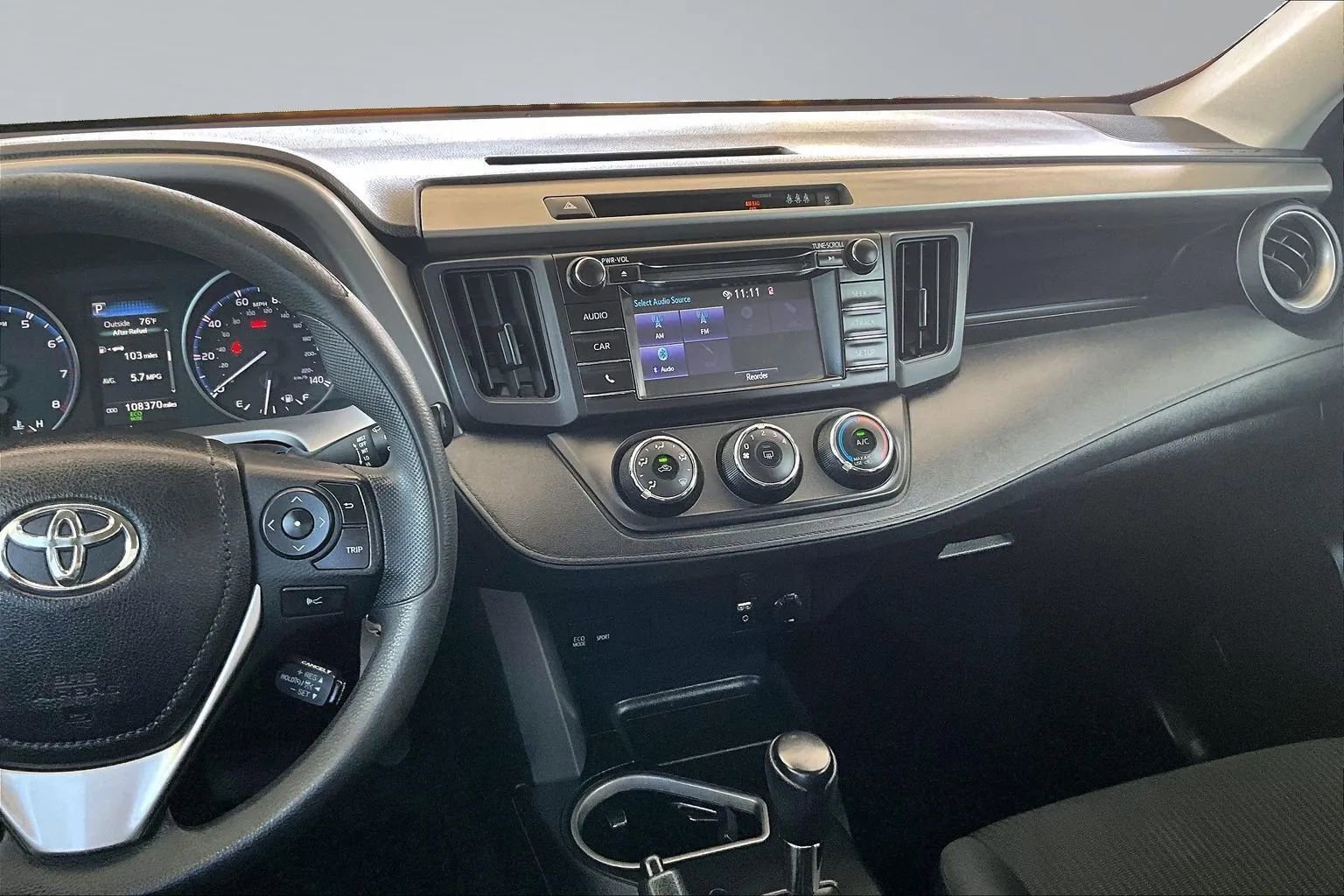 Used 2017 Toyota RAV4 LE FWD image 9