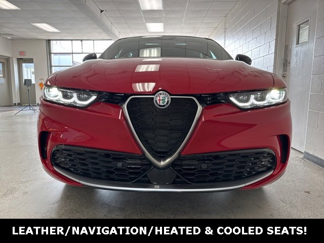 Used 2024 Alfa Romeo Tonale Ti w/ Premium Interior Package image 3