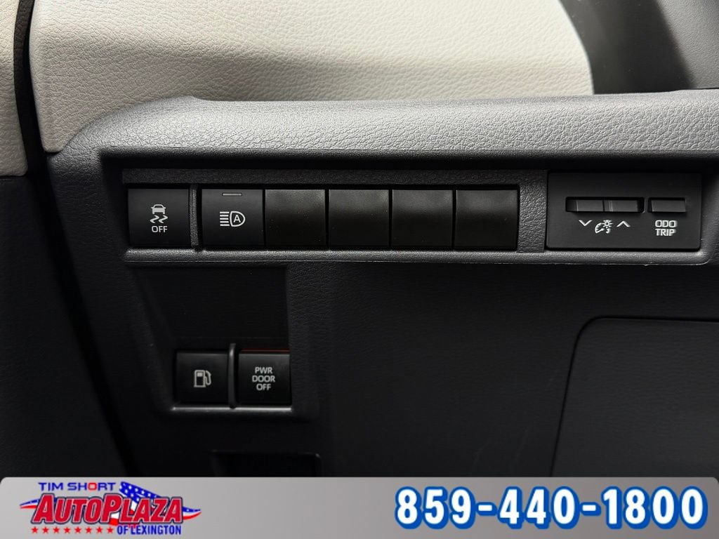 Used 2024 Toyota Sienna XLE FWD image 20