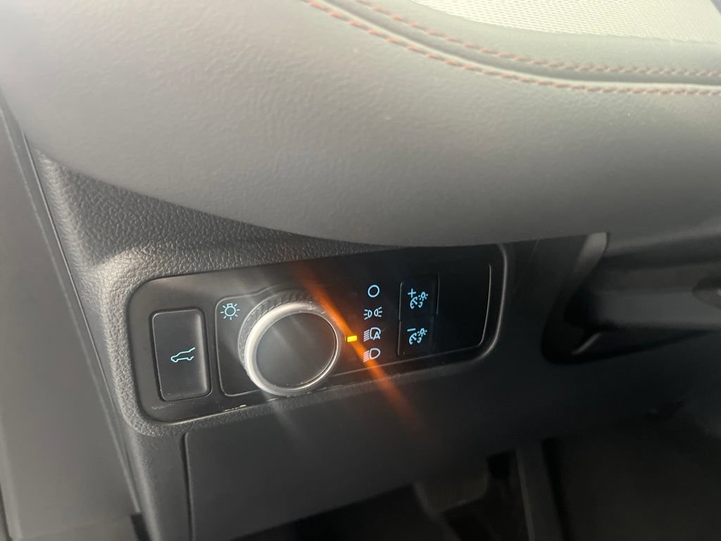 Used 2025 Ford Explorer Active AWD/4WD image 15