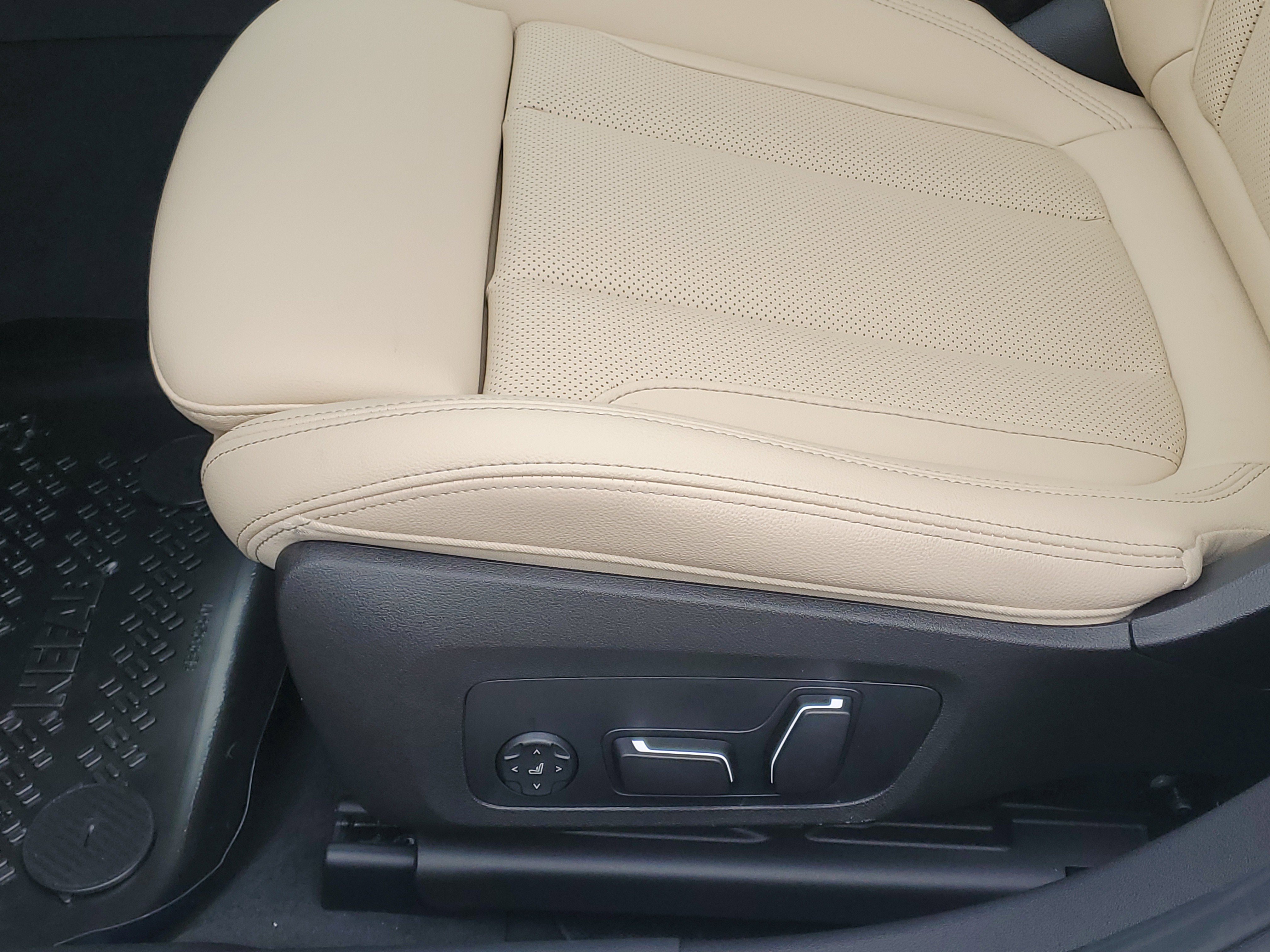 New 2026 BMW 330i xDrive Sedan w/ Premium Package image 9