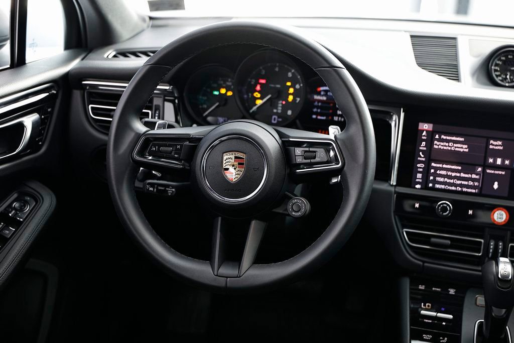 Certified 2025 Porsche Macan image 30