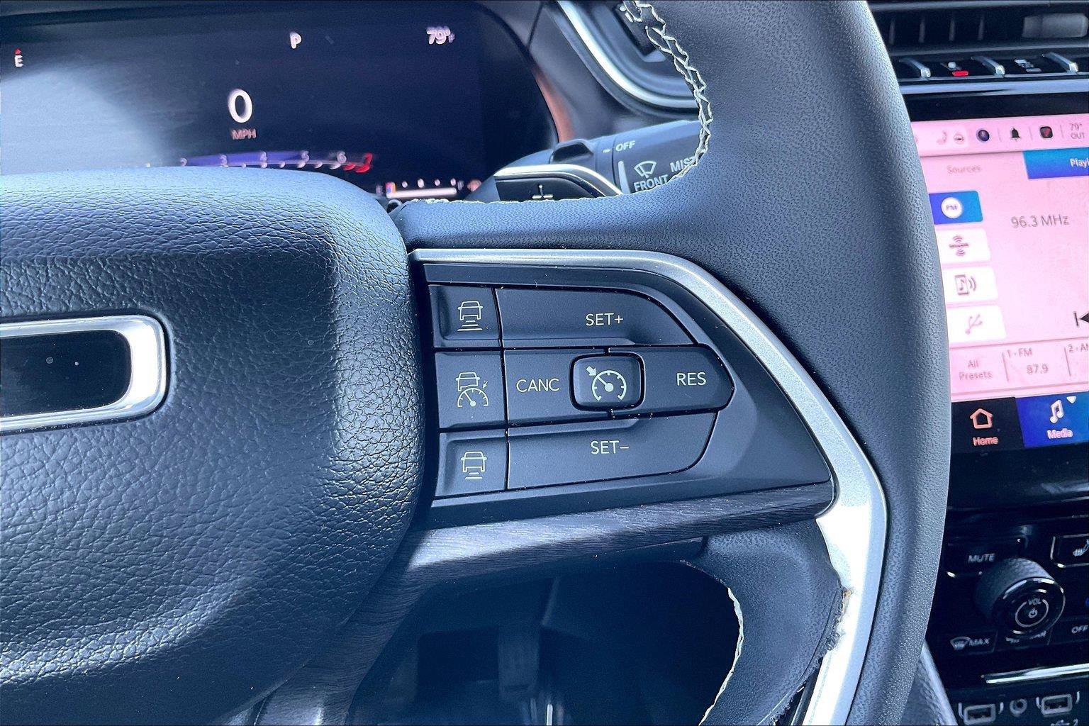 Used 2023 Jeep Grand Cherokee L Limited AWD/4WD image 19