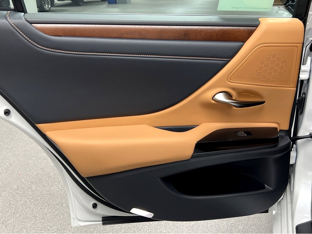 New 2025 Lexus ES 350 w/ Premium Package image 18
