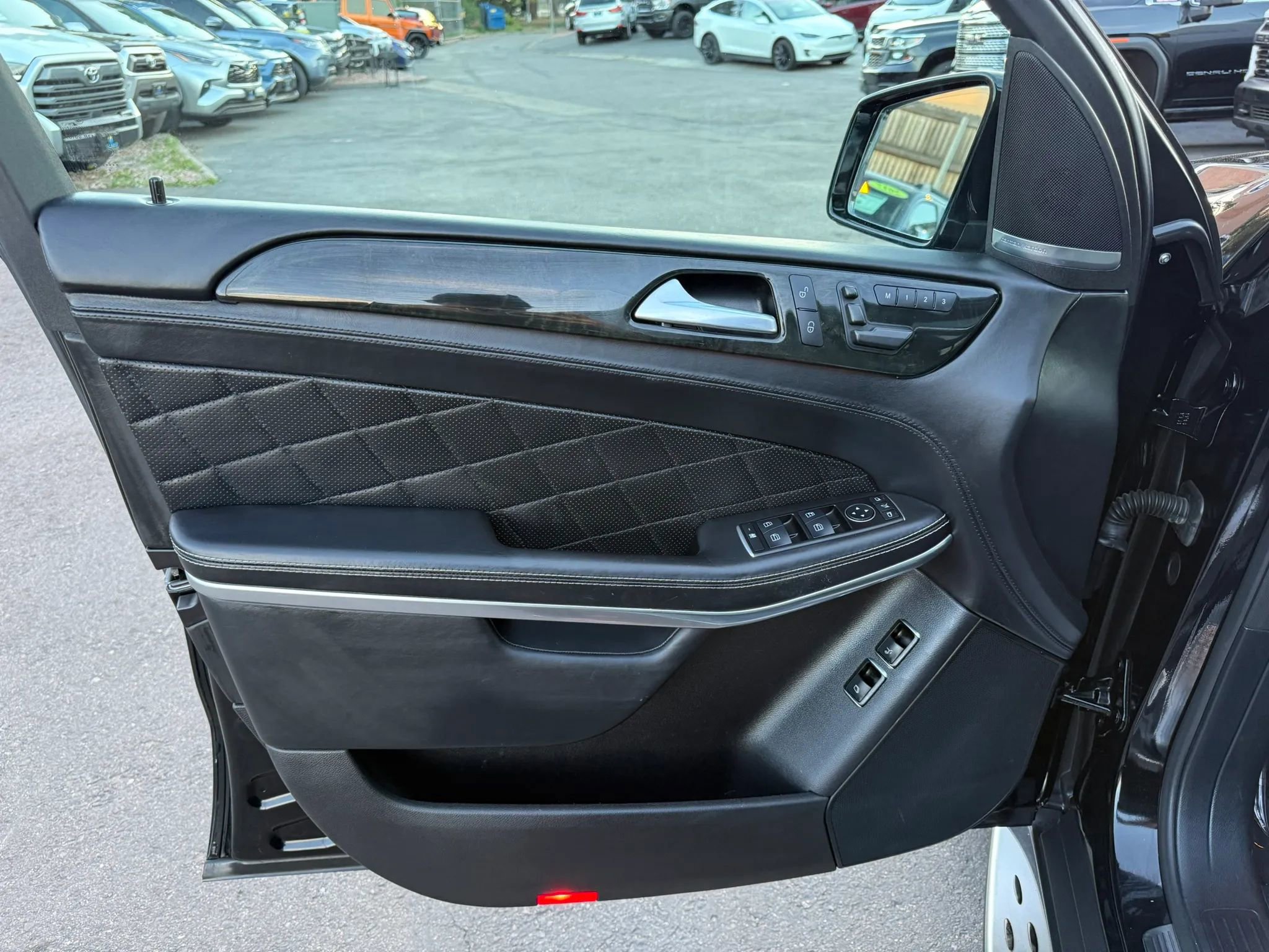 Used 2015 Mercedes-Benz GL 550 4MATIC image 56