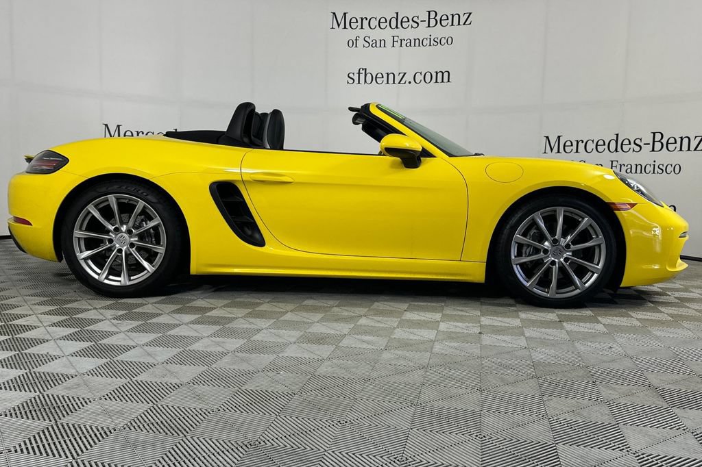 Used 2017 Porsche 718 Boxster RWD image 3