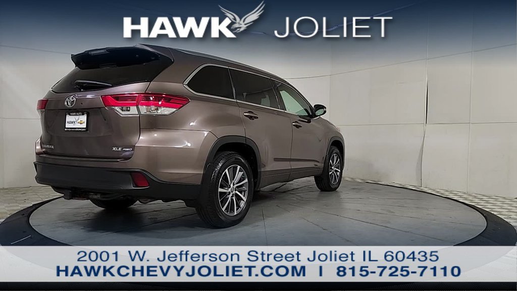 Used 2017 Toyota Highlander XLE AWD/4WD image 7