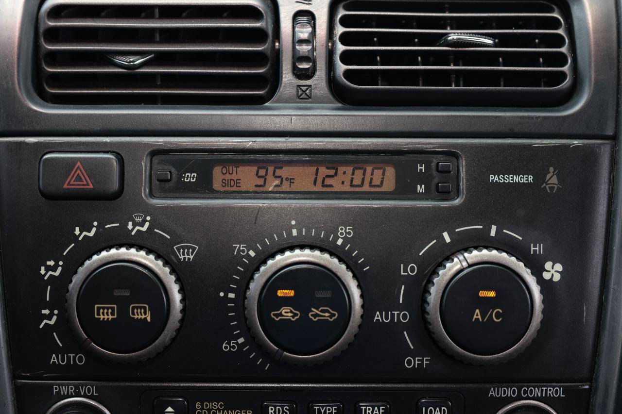 Used 2003 Lexus IS 300 w/ Power & Leather Pkg RWD image 33