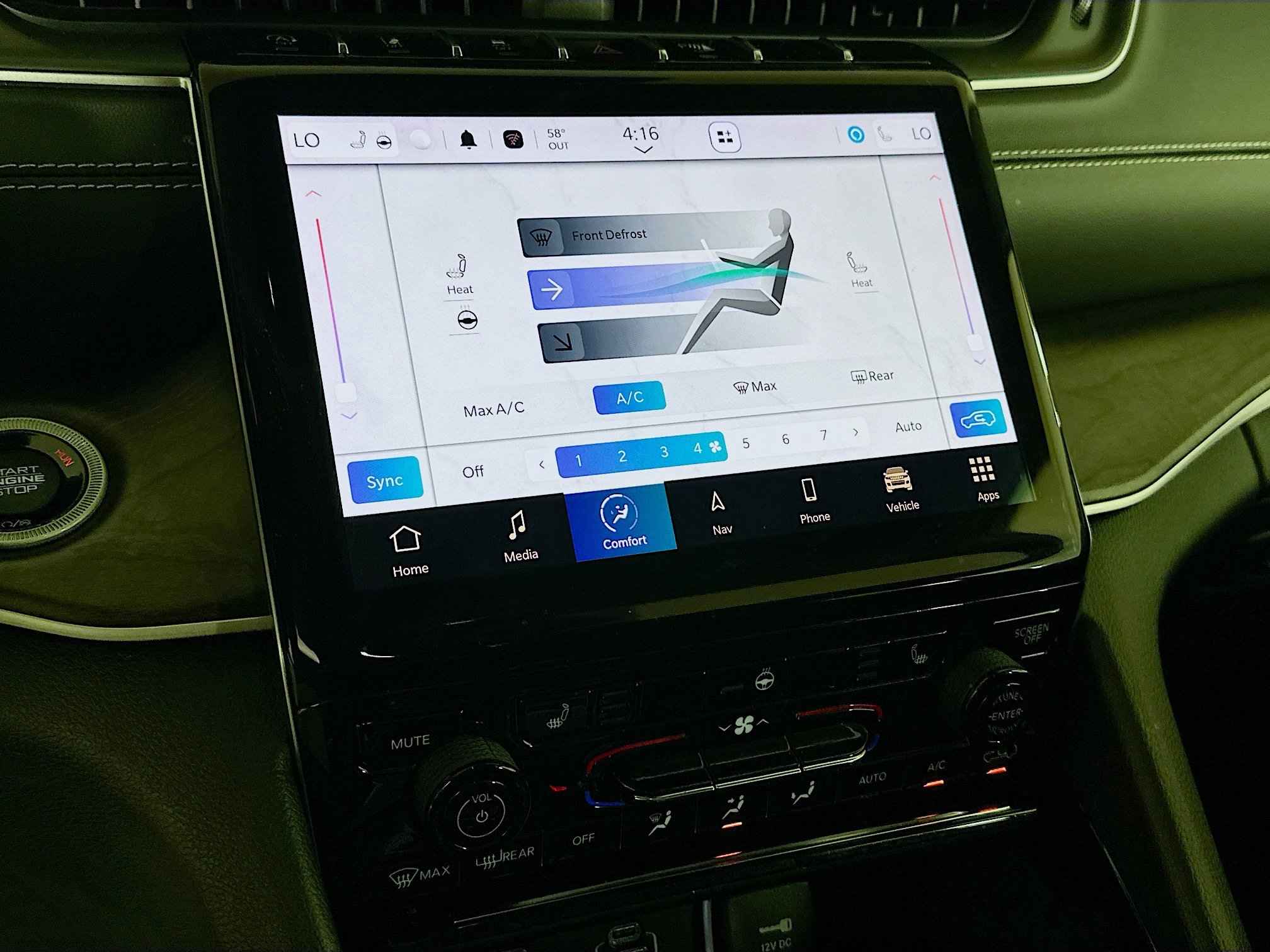 Used 2023 Jeep Grand Cherokee Limited w/ Black Appearance Package image 24