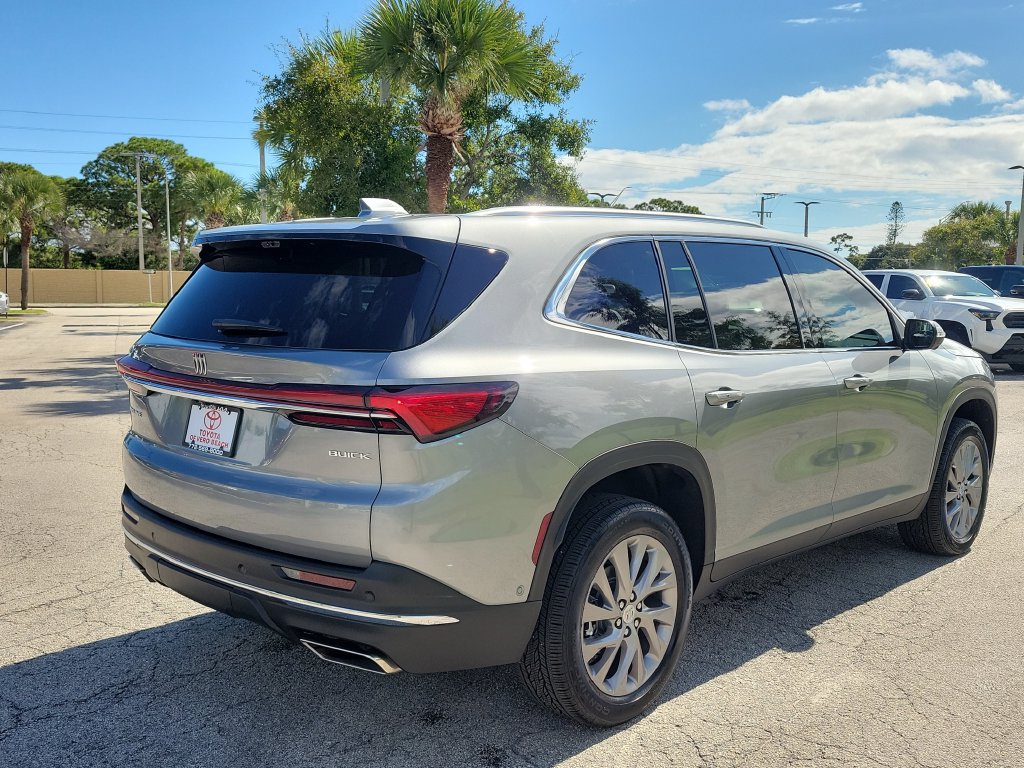 Used 2026 Buick Enclave Preferred w/ Super Cruise Package FWD image 4