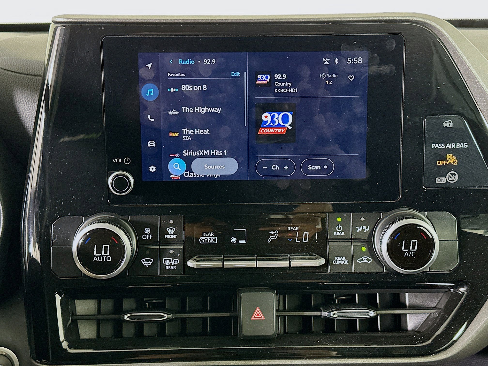 Used 2025 Toyota Highlander LE FWD image 21