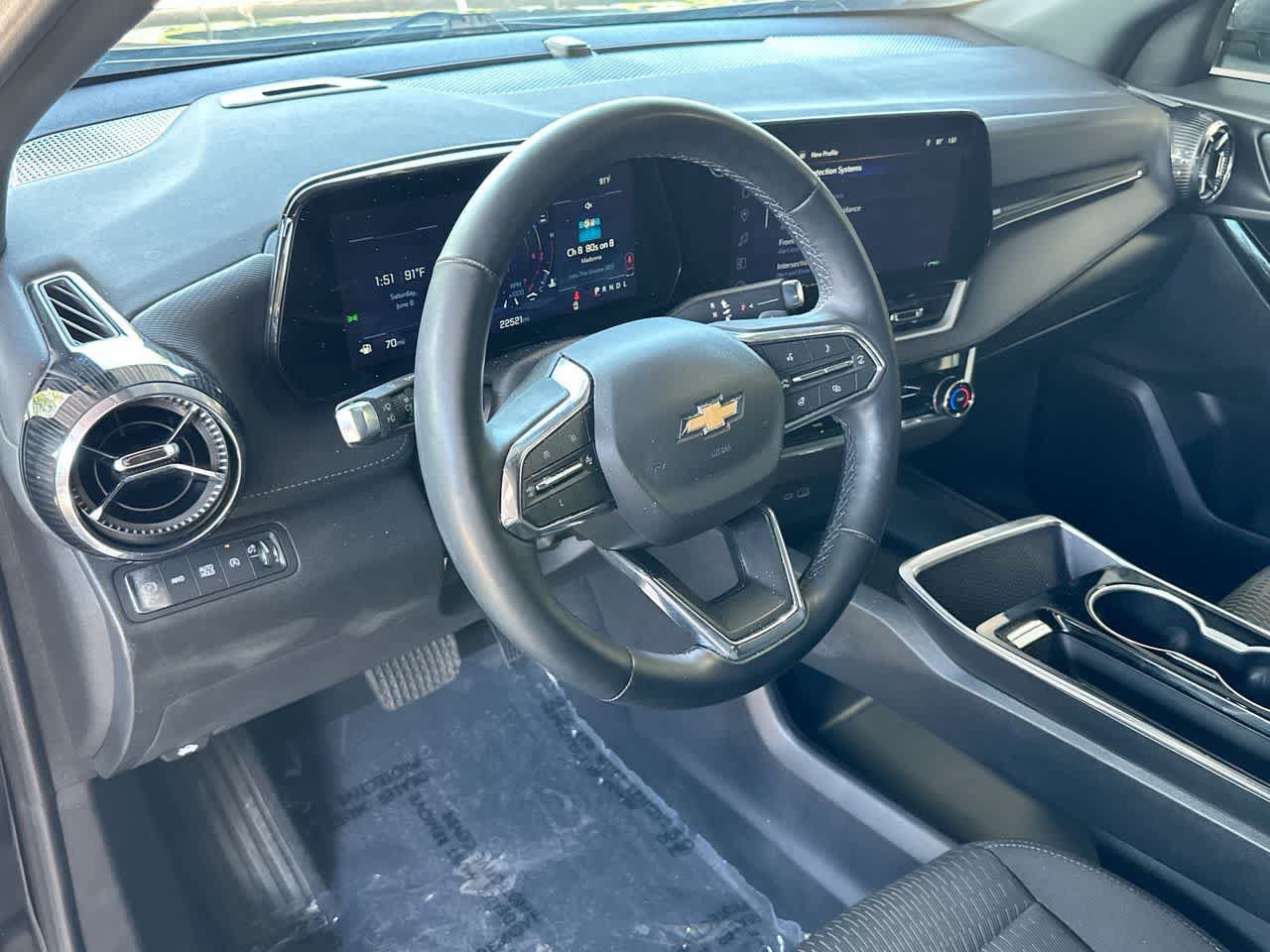 Used 2025 Chevrolet Equinox LT AWD/4WD image 13