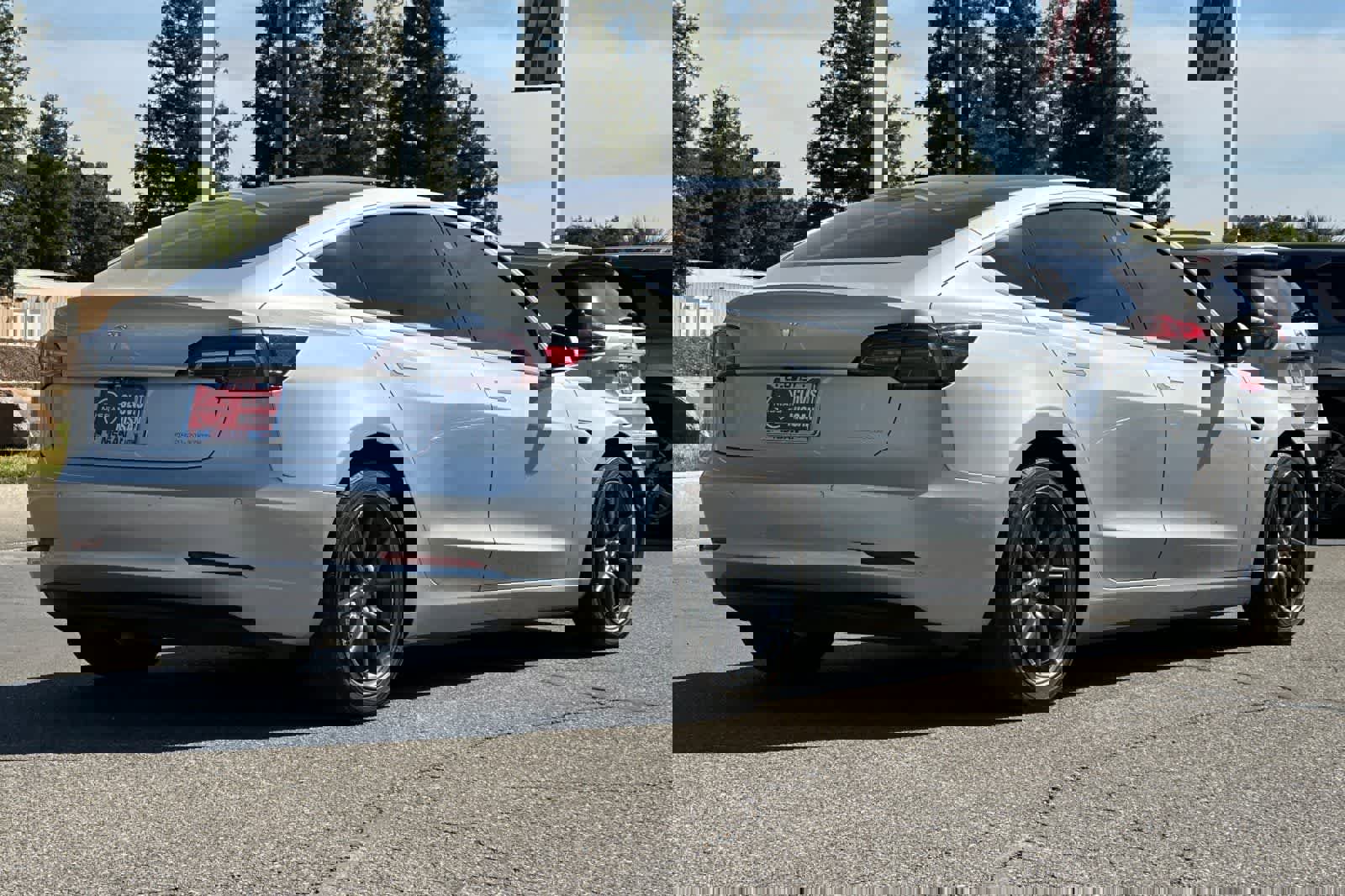 Used 2018 Tesla Model 3 Long Range image 3