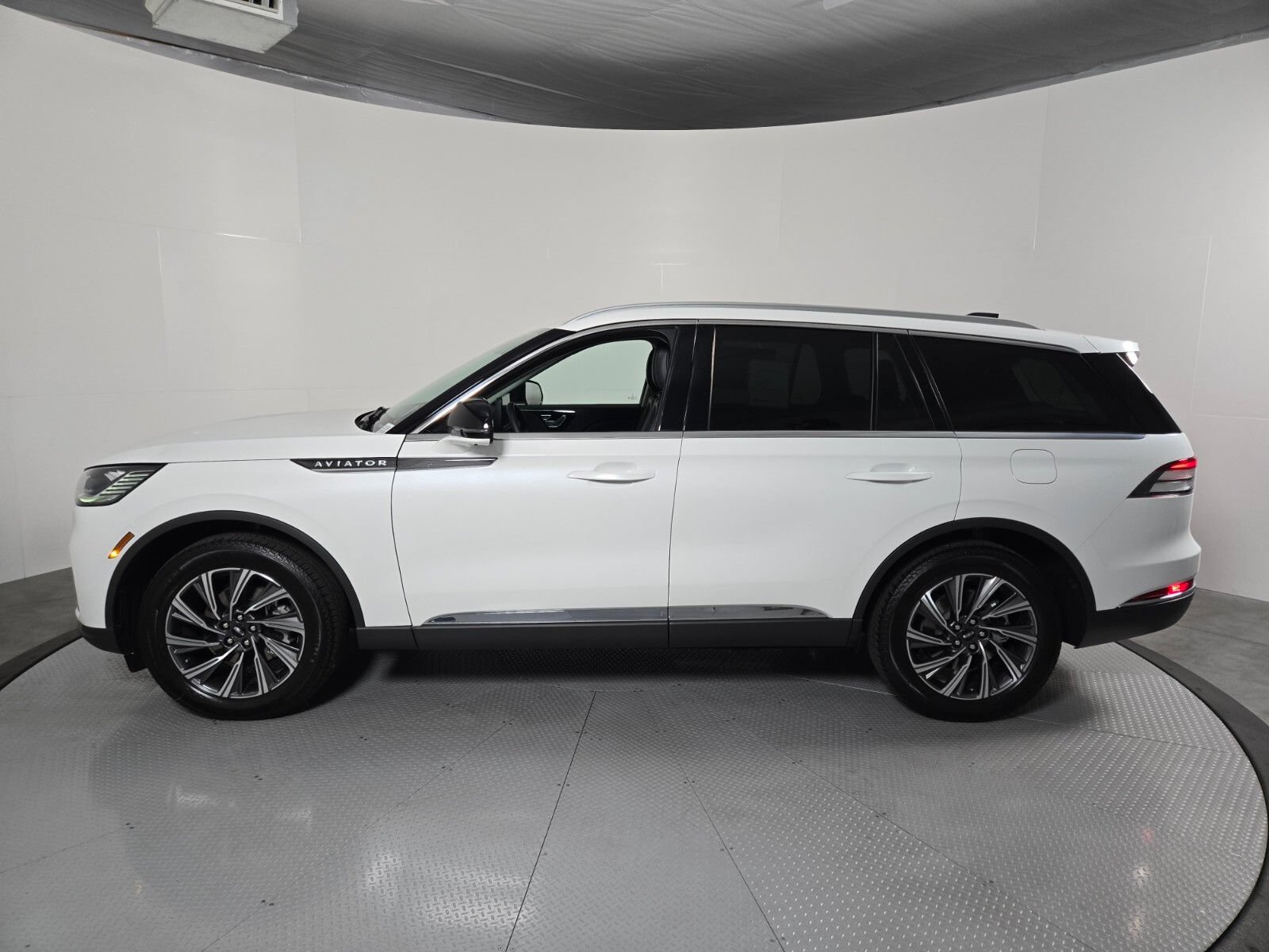 New 2026 Lincoln Aviator AWD image 8