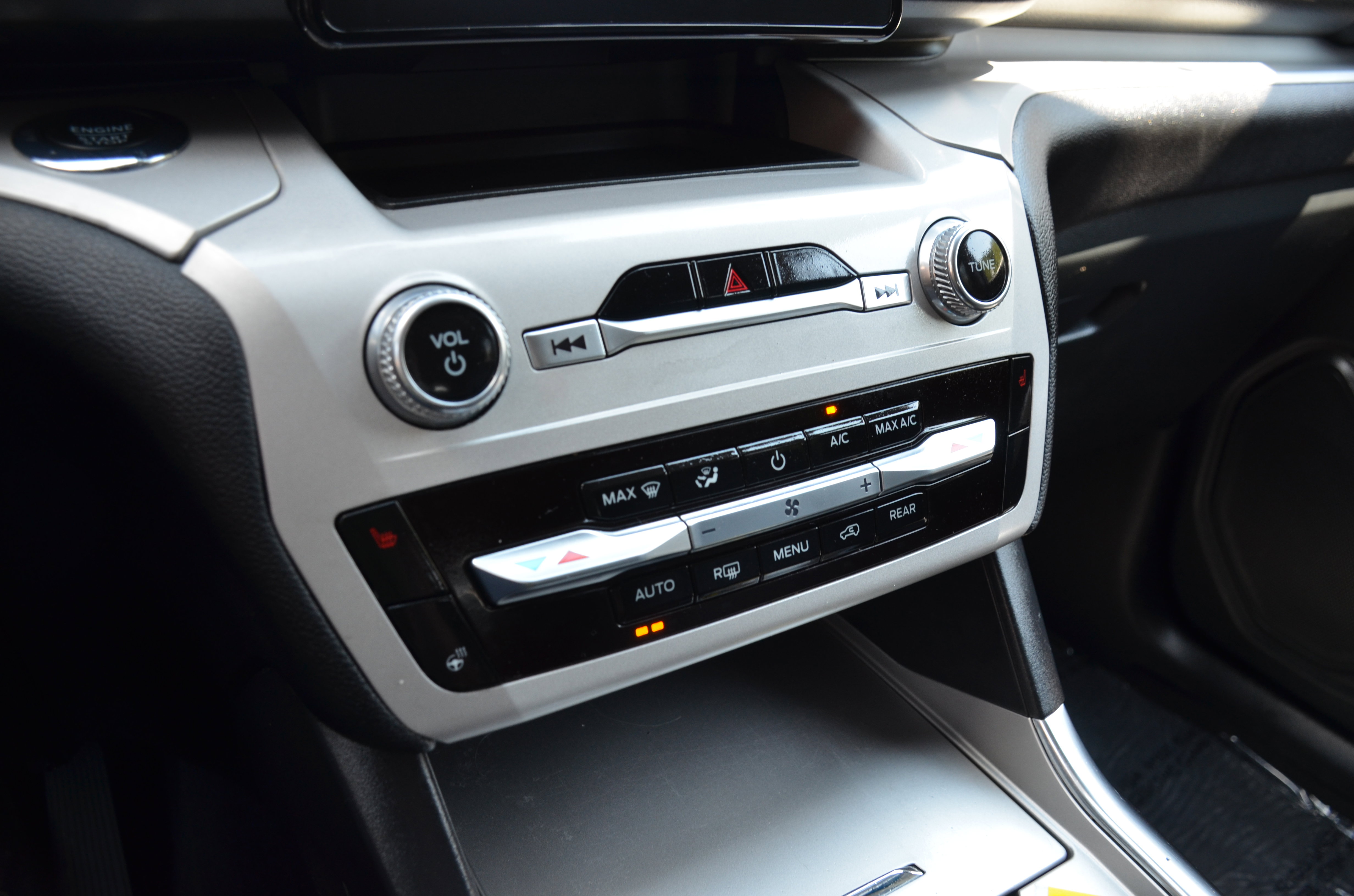 Used 2023 Ford Explorer XLT w/ Equipment Group 202A image 13