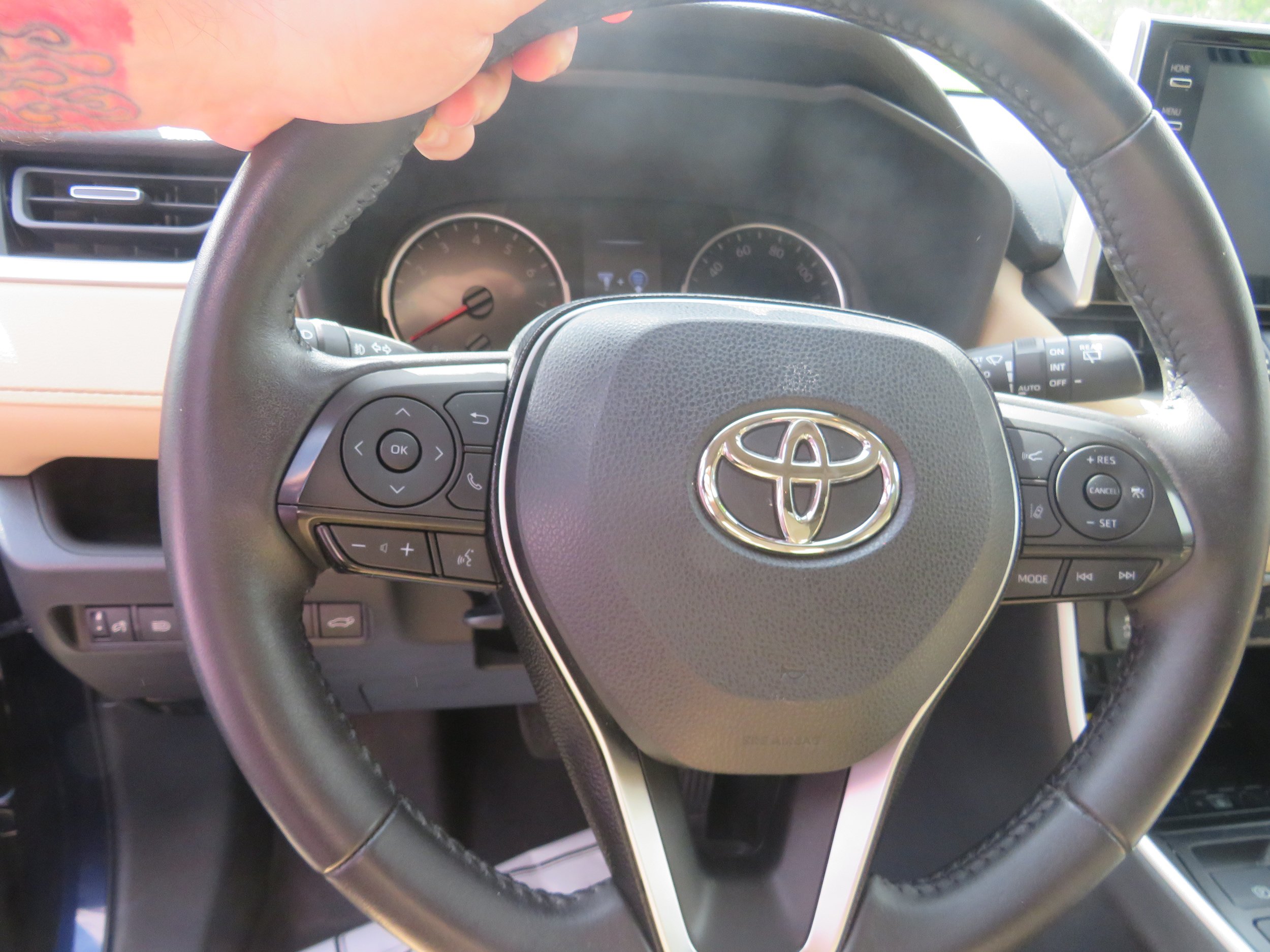 Used 2021 Toyota RAV4 XLE Premium AWD/4WD image 15