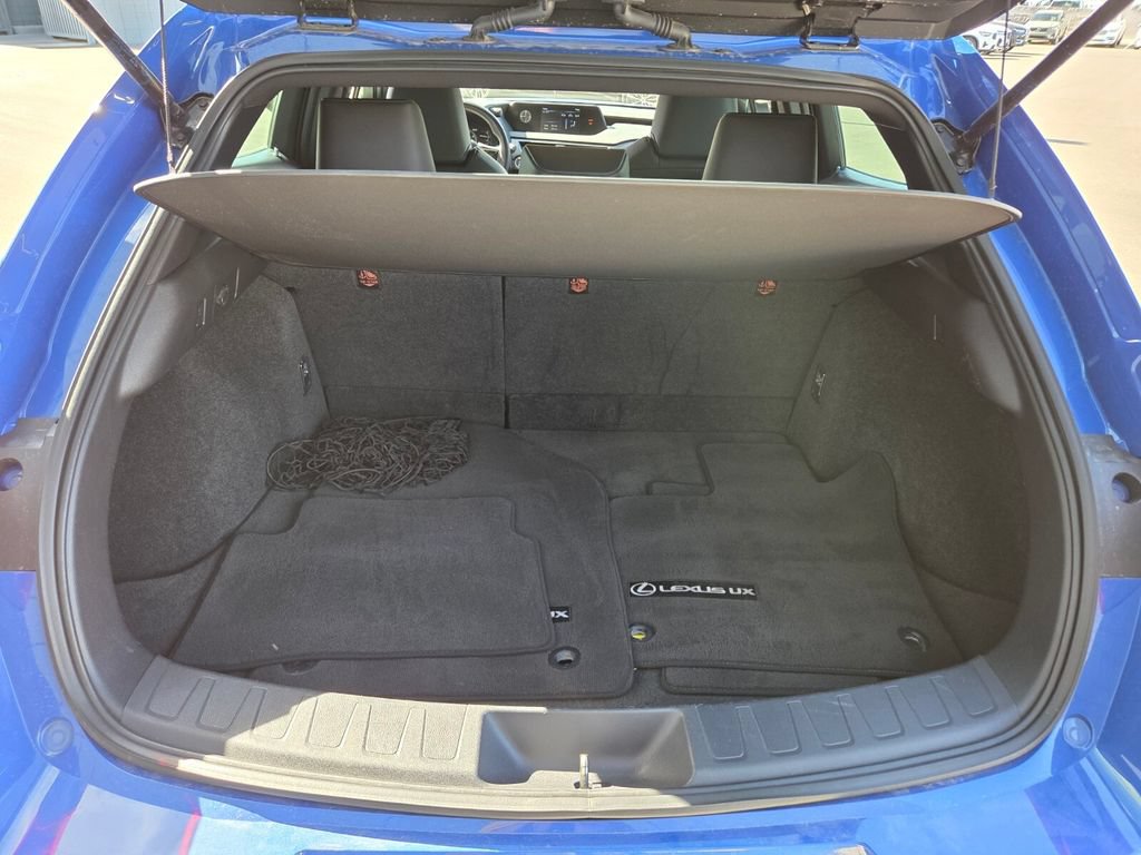 Used 2022 Lexus UX 200 w/ Accessory Package (Z1) FWD image 18