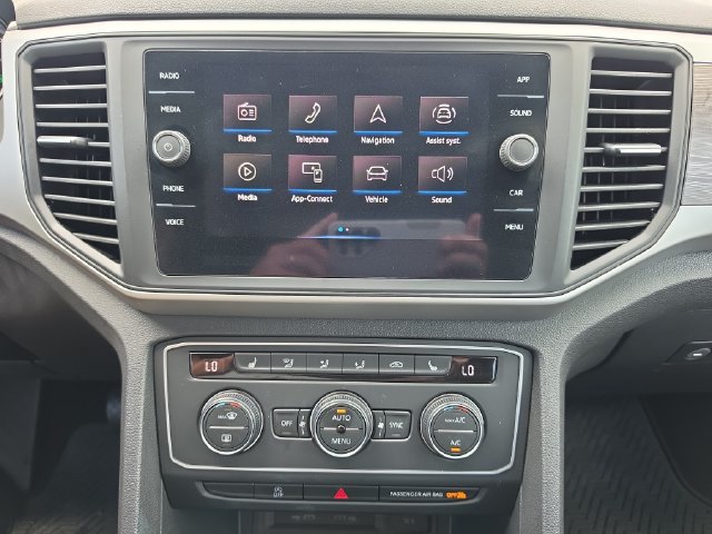 Used 2021 Volkswagen Atlas Cross Sport SE w/ Panoramic Sunroof Package FWD image 18