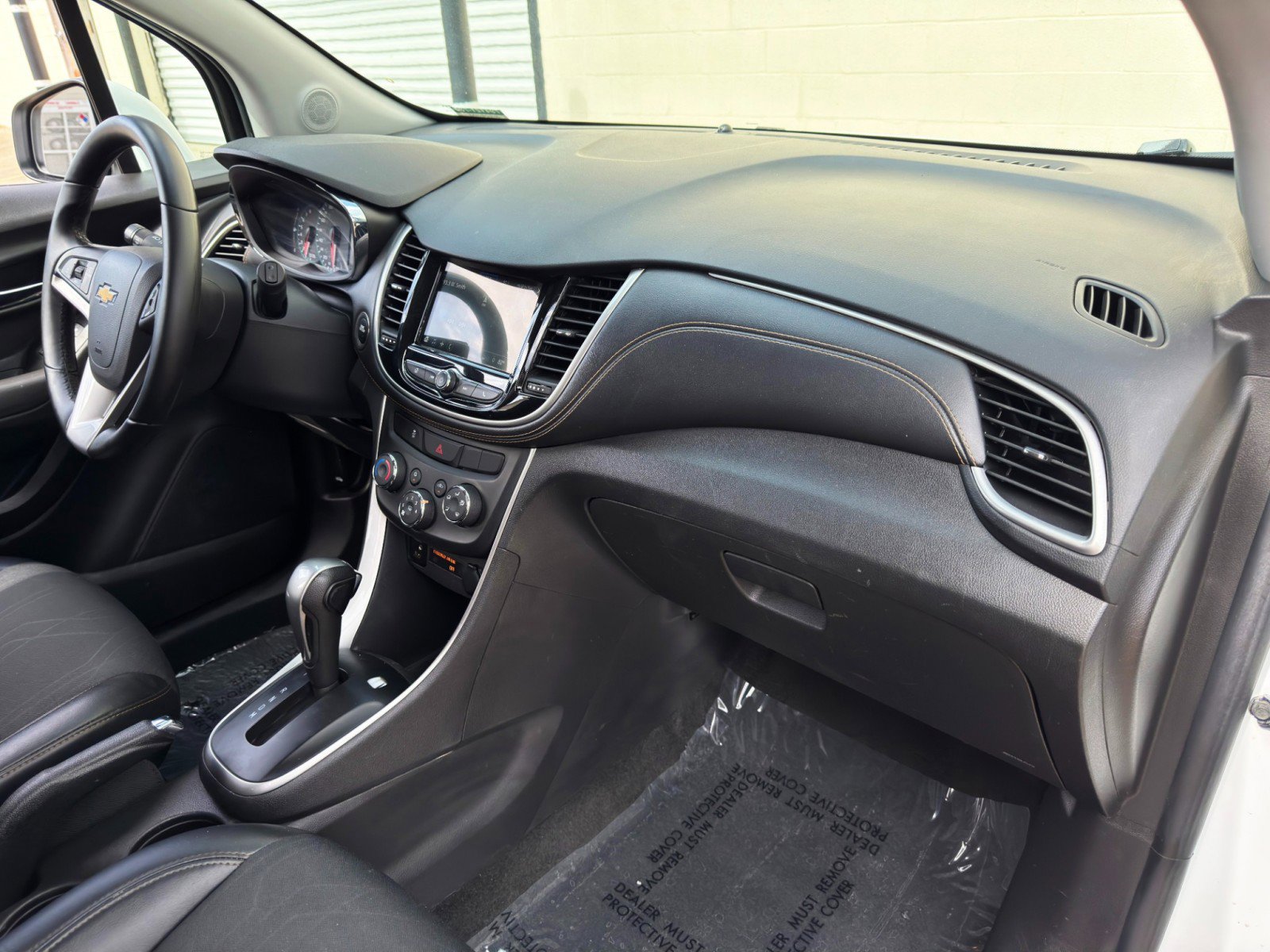 Used 2019 Chevrolet Trax LT w/ LT Convenience Package FWD image 13
