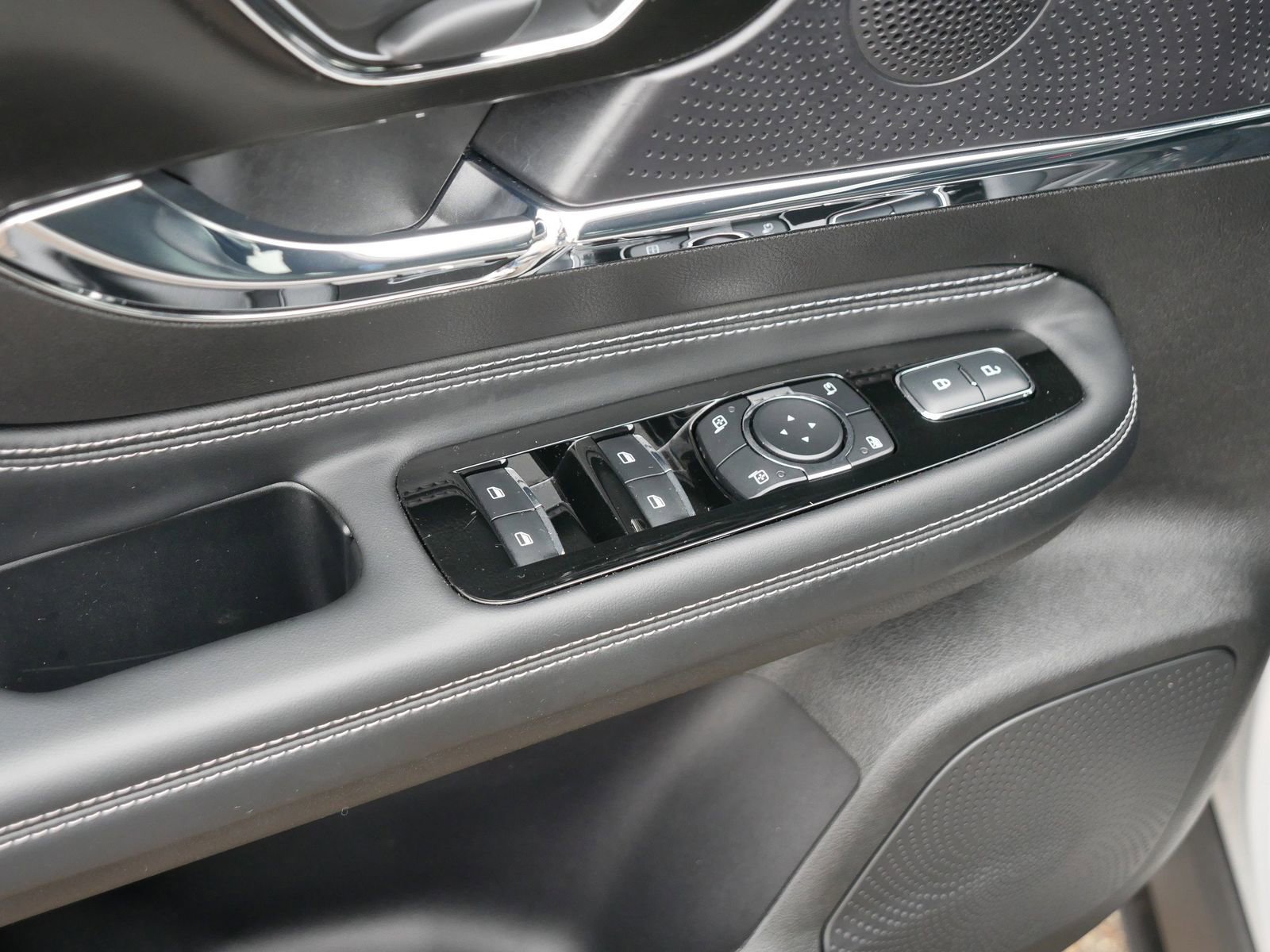 Used 2024 Lincoln Corsair Reserve image 18