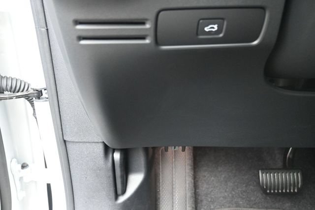 Certified 2025 Volvo XC40 B5 Ultra AWD/4WD image 16