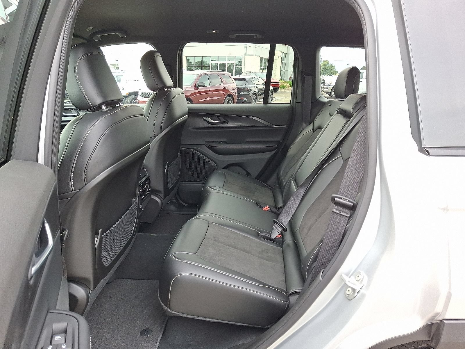 New 2025 Jeep Grand Cherokee Altitude AWD/4WD image 6