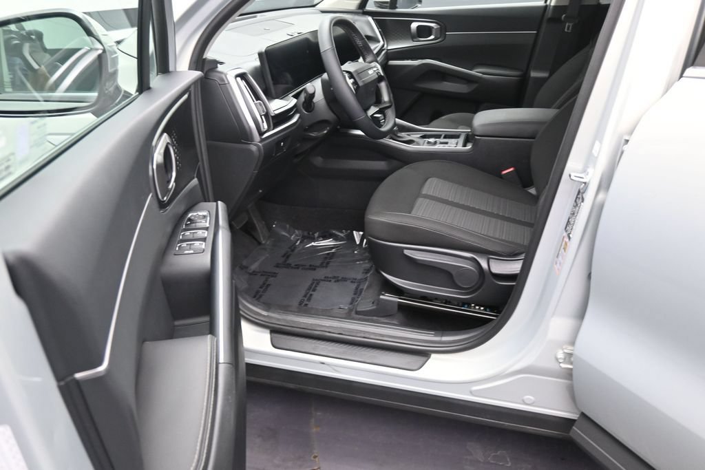 Used 2026 Kia Sorento LX FWD image 11