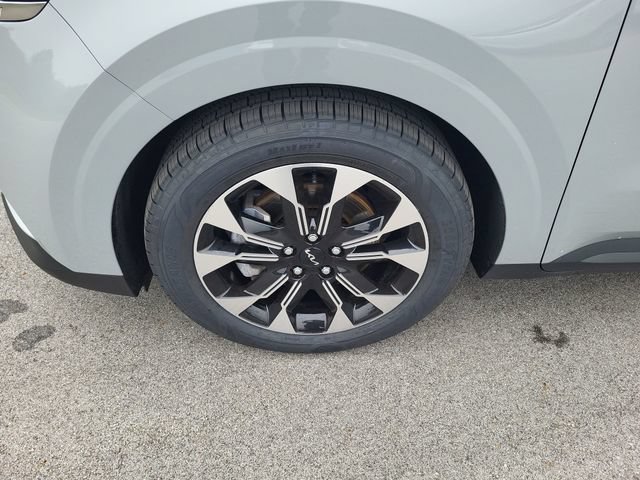 Certified 2024 Kia Carnival EX FWD image 11