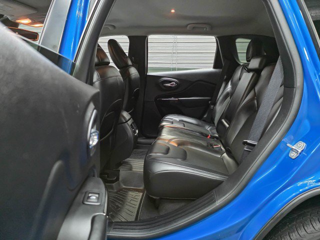Used 2021 Jeep Cherokee Latitude Plus AWD/4WD image 16