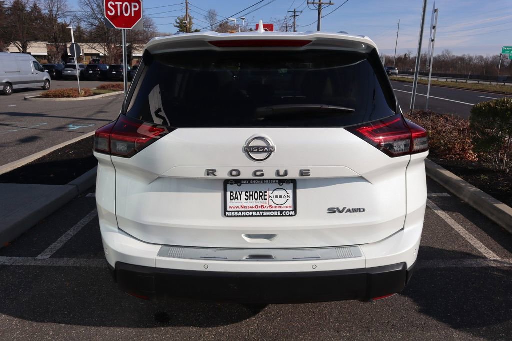 Used 2024 Nissan Rogue SV w/ SV Premium Package image 6