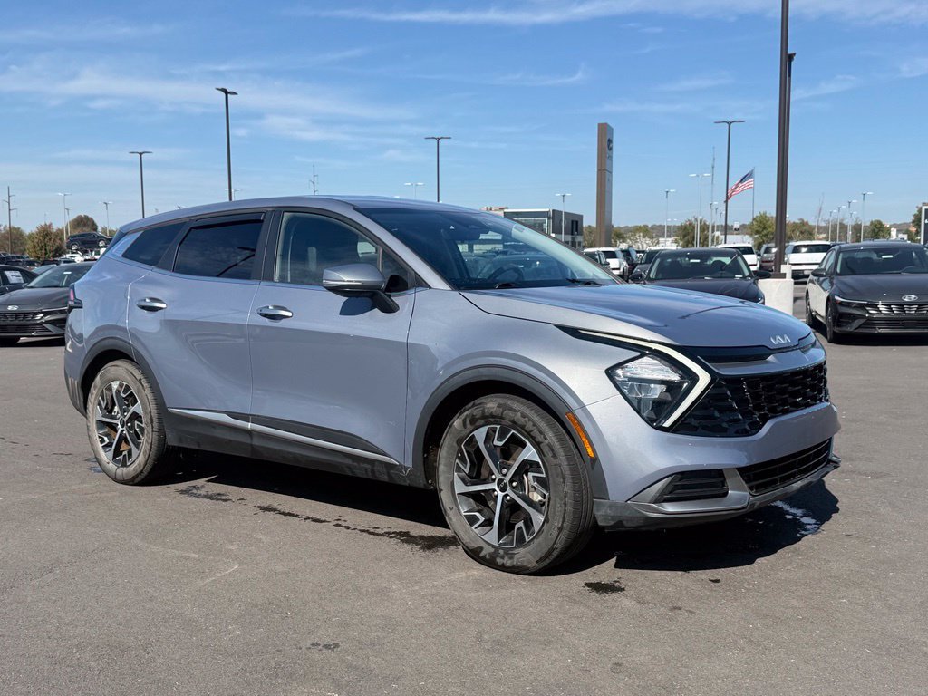 Used 2023 Kia Sportage EX FWD image 3