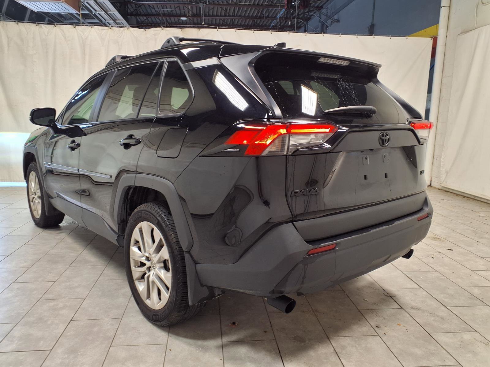 Used 2025 Toyota RAV4 XLE Premium FWD image 7