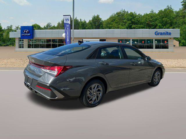 New 2026 Hyundai Elantra Hybrid FWD image 5