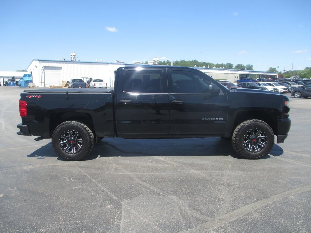 Used 2018 Chevrolet Silverado 1500 Custom w/ Custom Value Package AWD/4WD image 4