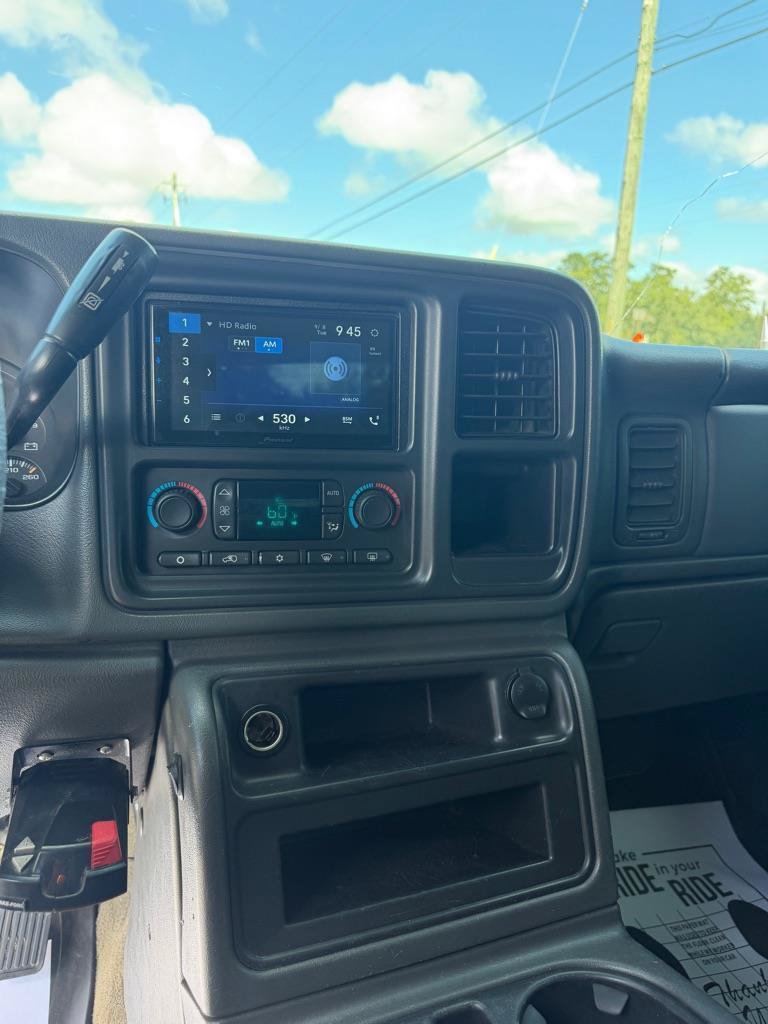 Used 2005 Chevrolet Silverado 2500 LT w/ Heavy-Duty Power Package AWD/4WD image 12