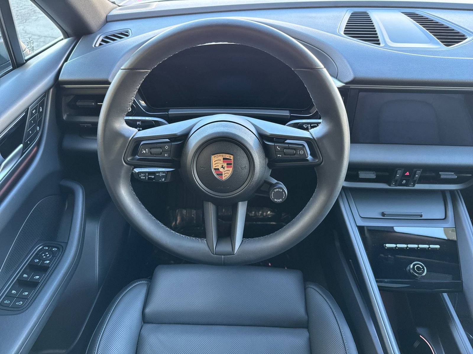 Certified 2025 Porsche Macan 4 Electric AWD/4WD image 16