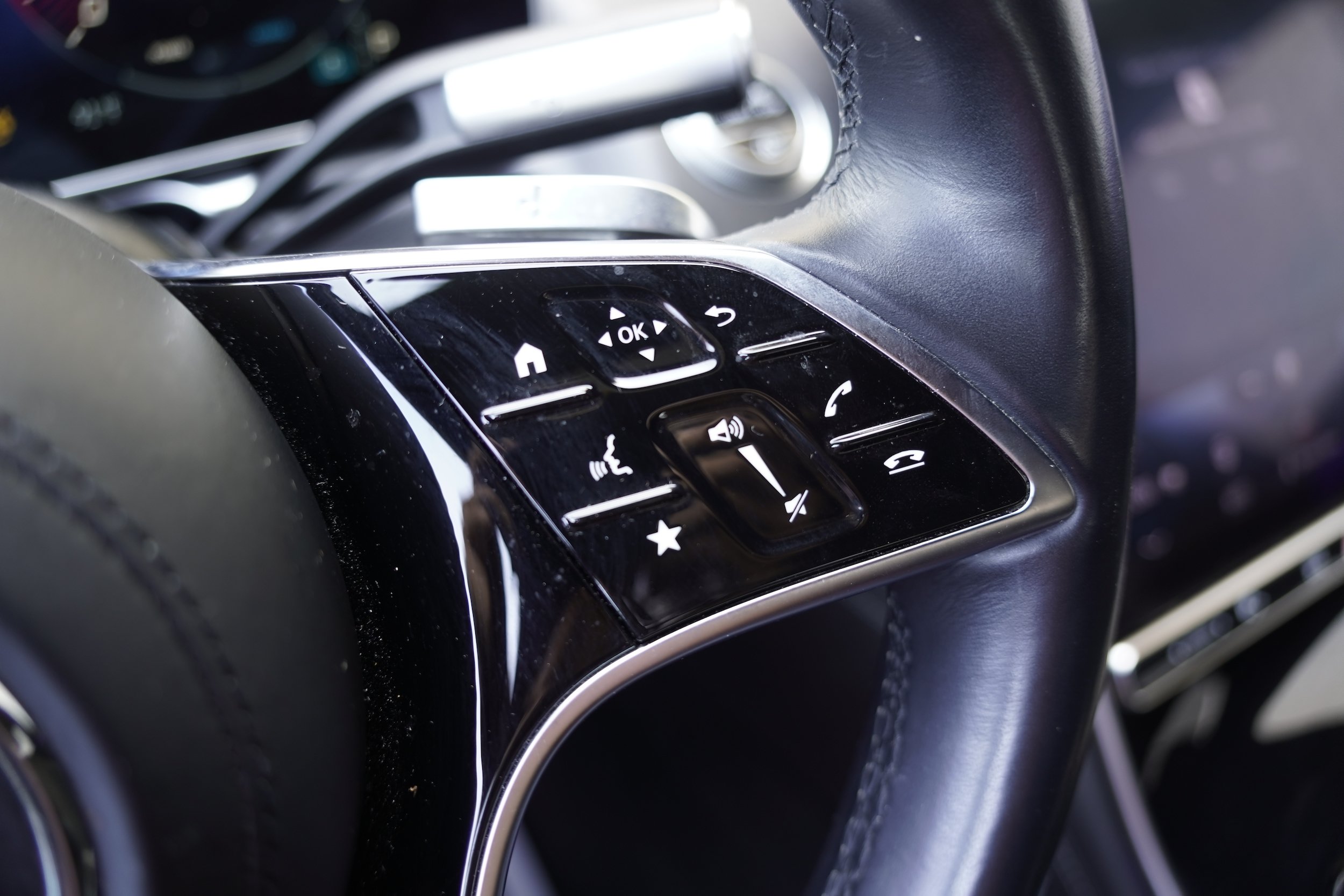 Used 2022 Mercedes-Benz S 500 4MATIC w/ AMG Line Package image 19