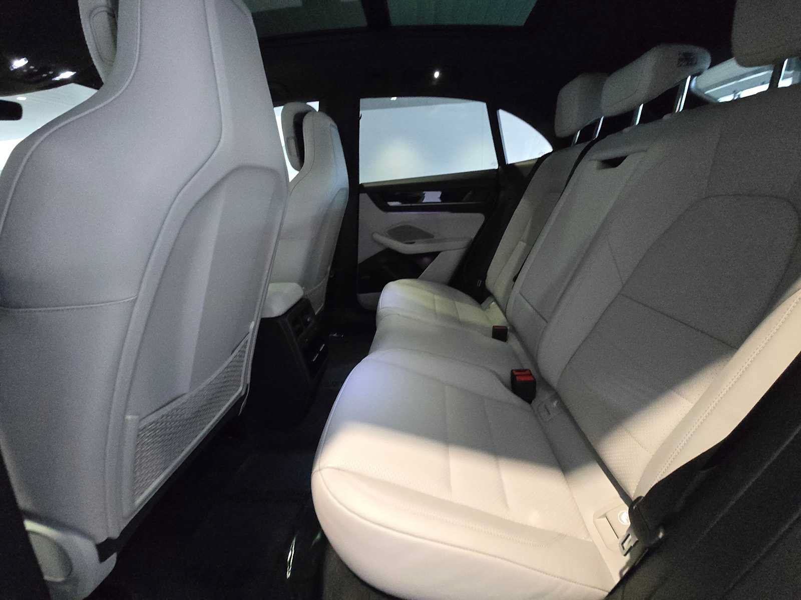 Used 2025 Porsche Macan Electric RWD image 16