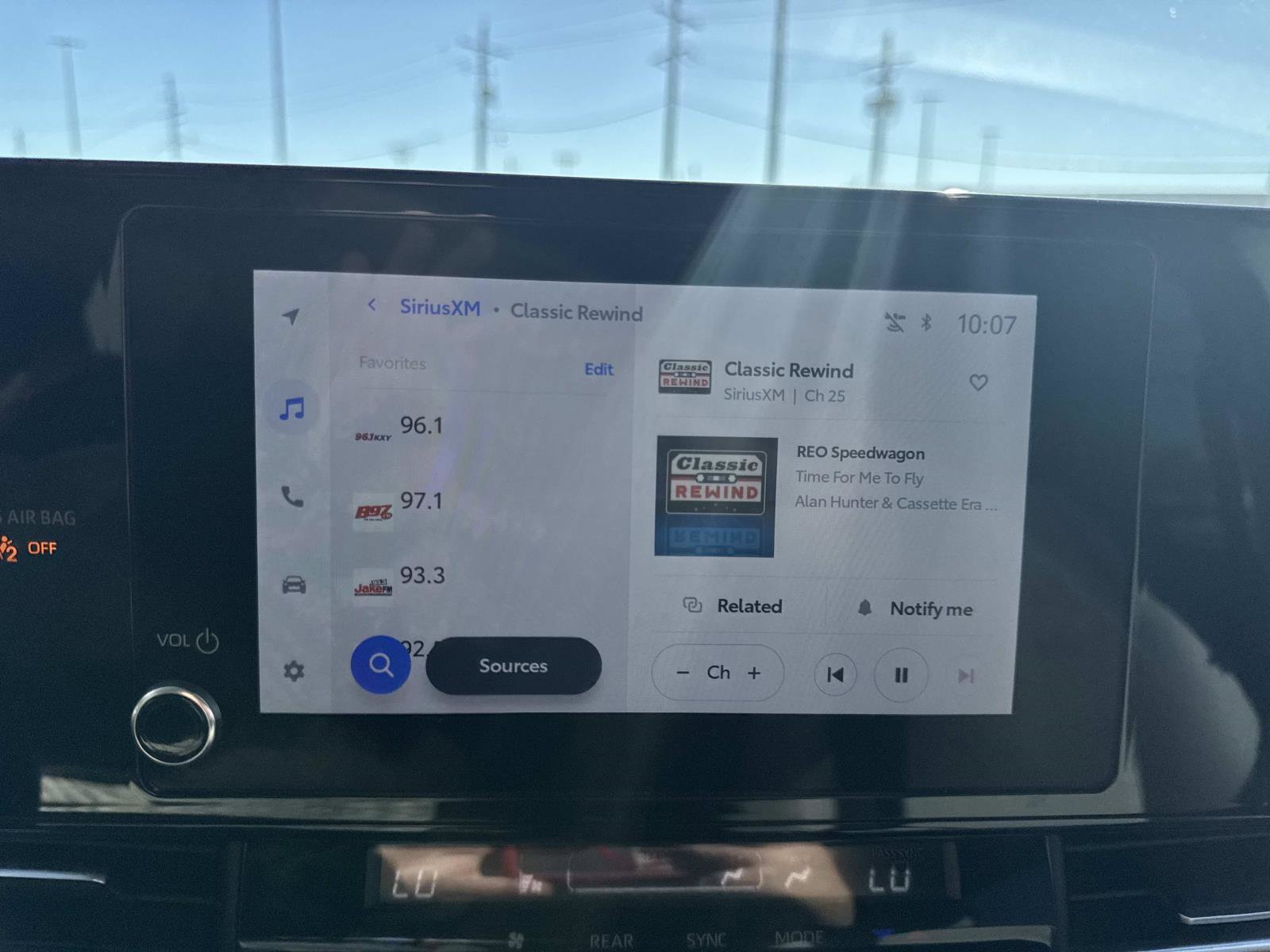 Used 2025 Toyota Sienna LE image 24