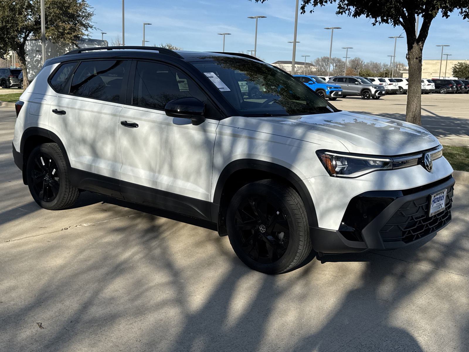 Certified 2025 Volkswagen Taos SE image 34