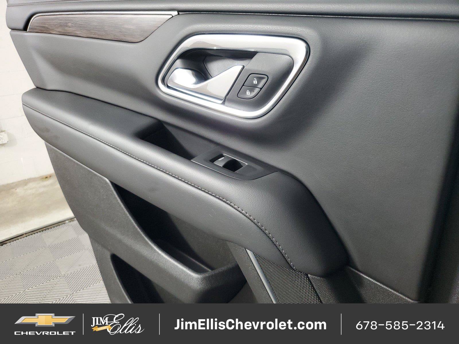 Used 2023 Chevrolet Tahoe Z71 w/ Luxury Package AWD/4WD image 18