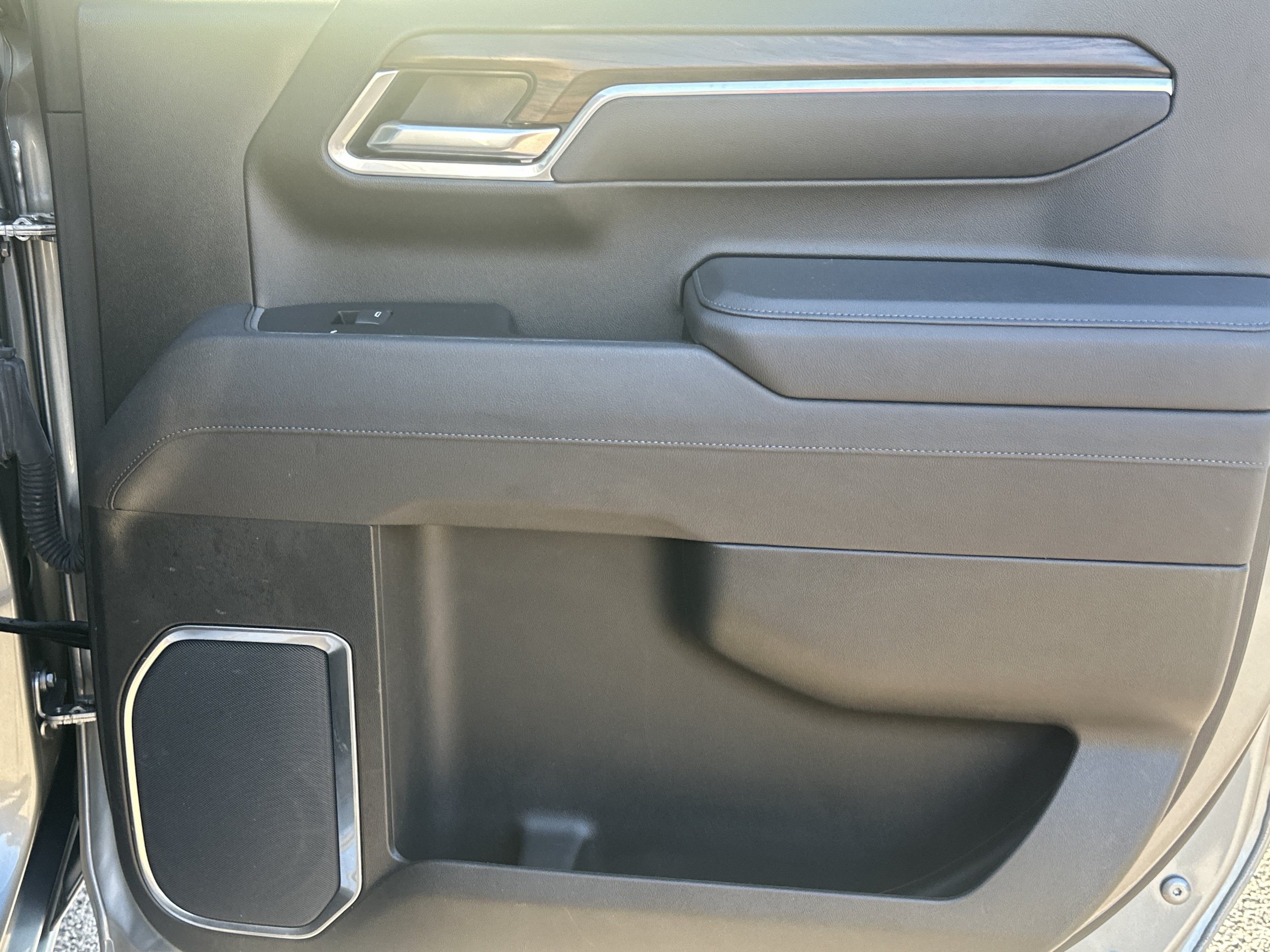 Used 2025 GMC Sierra 1500 SLT RWD image 16